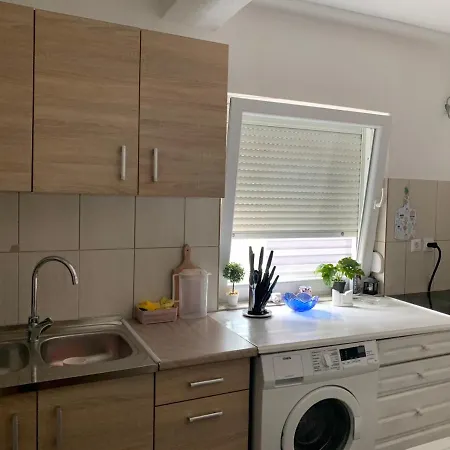 Anja Apartman *